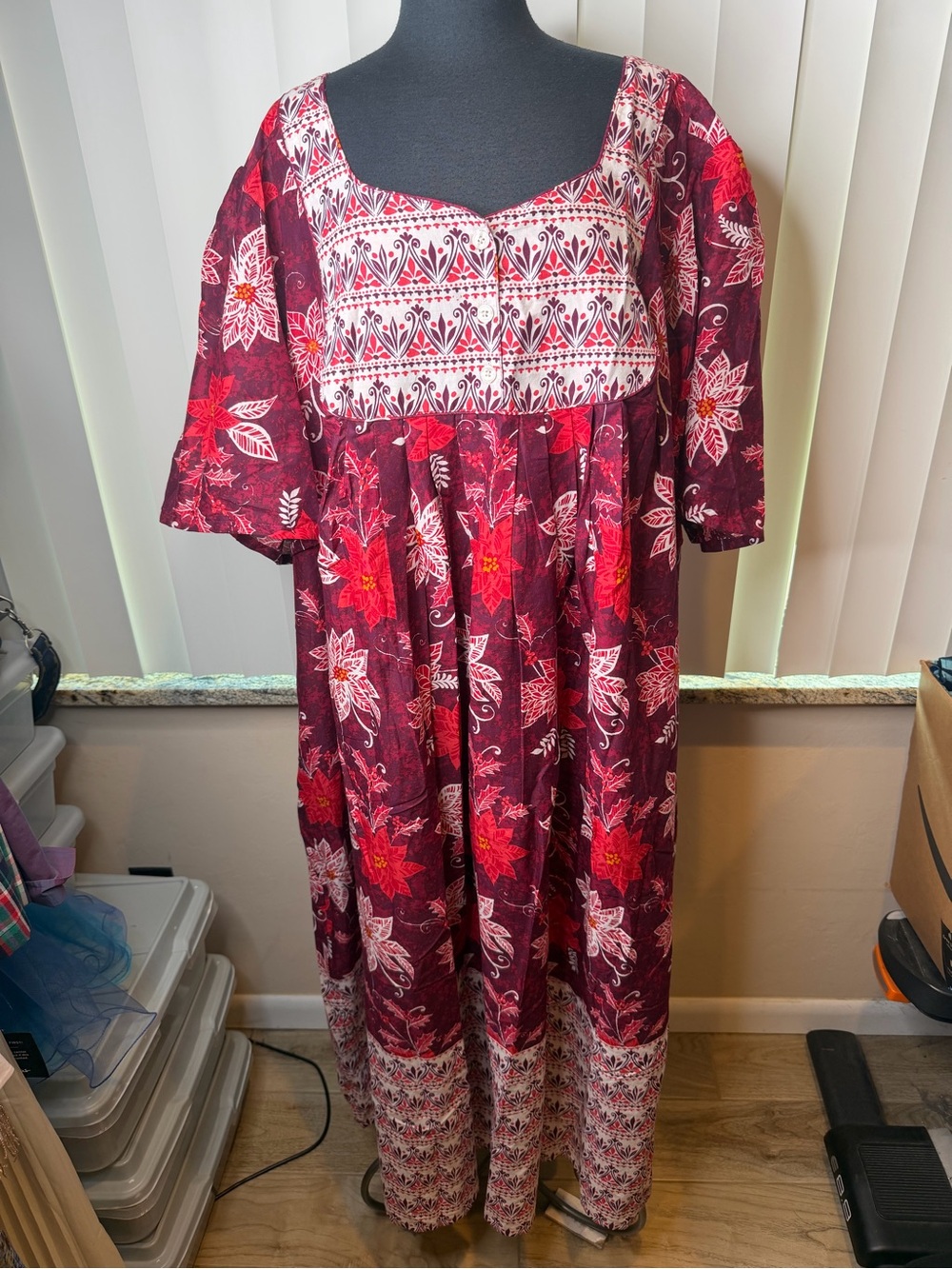 Only Necessities Plus Size Classic Red Poinsett Mixed Print Long Lounger Sz 5X